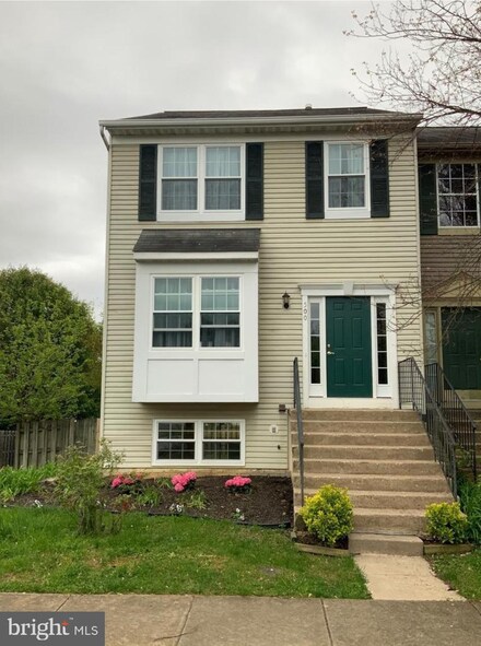 500 Falkirk Ct, Fredericksburg, VA 22406