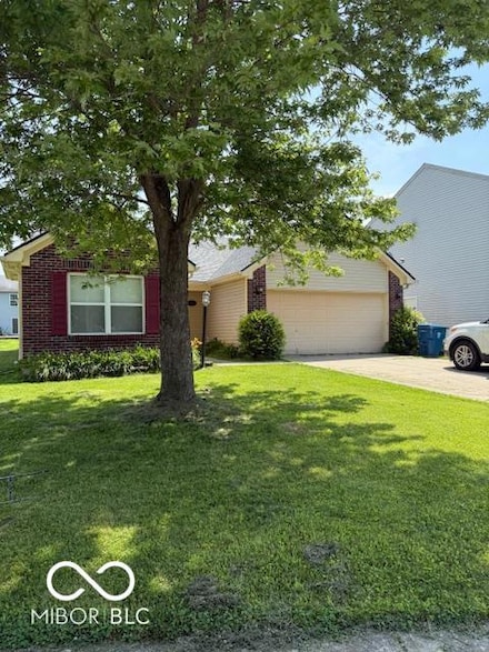 8113 Maple Stream Ln, Indianapolis, IN 46217