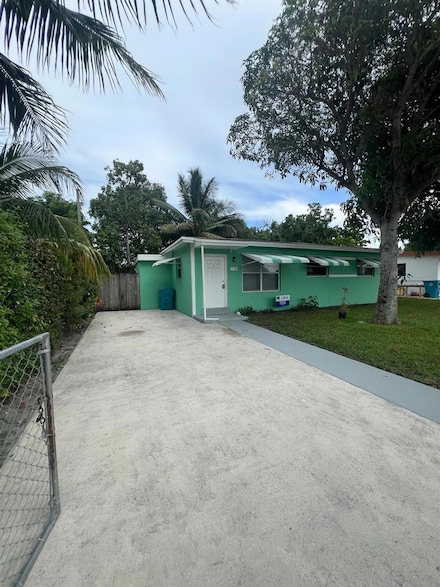 2780 NW 2nd St, Boynton Beach, FL 33435