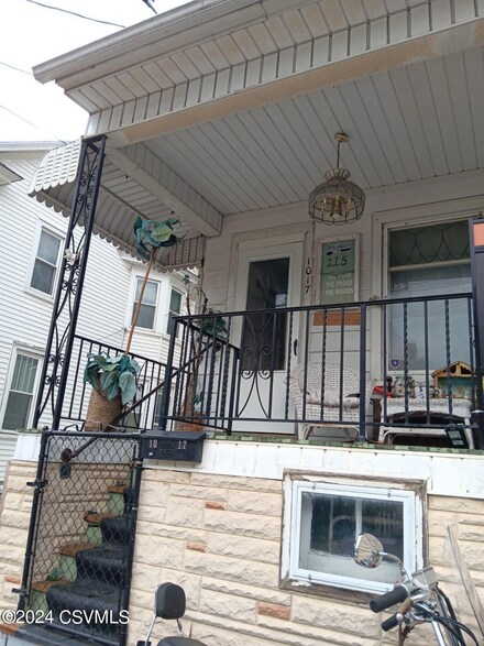 1017 E Dewart St, Shamokin, PA 17872
