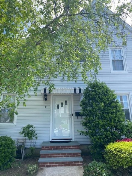 2 Amherst St, Williston Park, NY 11596