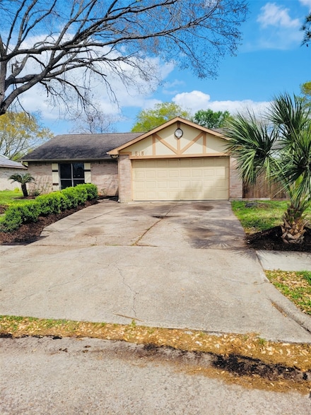 515 Fair Oak Dr, Stafford, TX 77477
