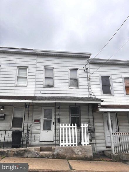 70 1st St, Coaldale, PA 18218