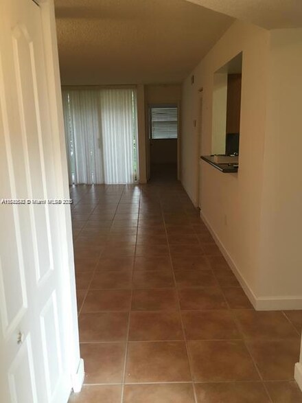 4982 NW 97th Place Unit 300, Doral, FL 33178