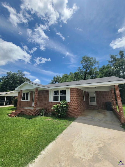 197 W Dykes St, Cochran, GA 31014