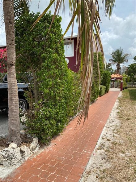 26531 Nottingham Ln, Bonita Springs, FL 34135
