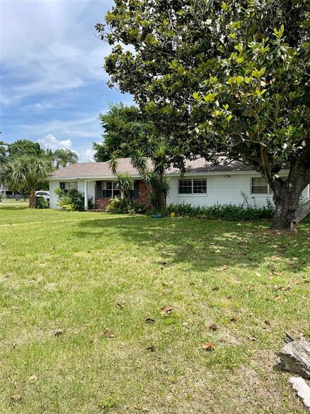 126 Pasco Rd, Winter Haven, FL 33884