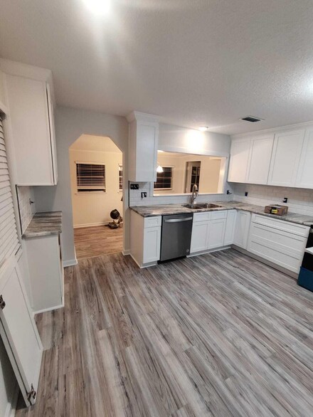 326 Washington Ave, Valparaiso, FL 32580