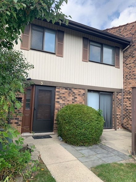3 Tower Ct Unit 8, Downers Grove, IL 60516