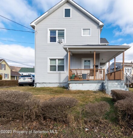 82 Fallbrook St, Carbondale, PA 18407