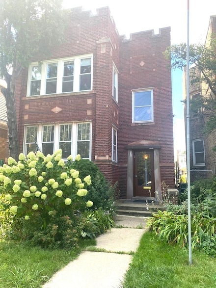 4821 W George St, Chicago, IL 60641