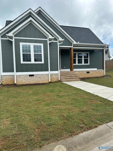 66 Swanee Dr, Albertville, AL 35950
