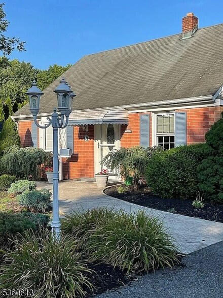 5 Lynn Place, Pompton Plains, NJ 07444