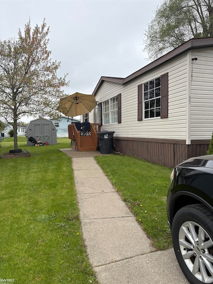 37 Killdeer Ct, Lapeer, MI 48446