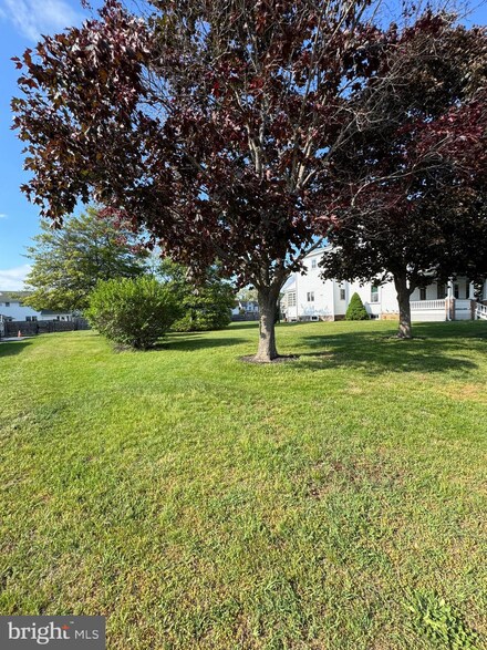 213 W High St, Clayton, NJ 08312