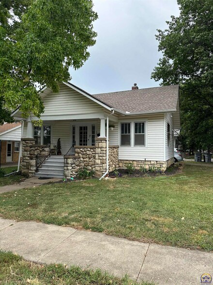 902 W 12th Ave, Emporia, KS 66801