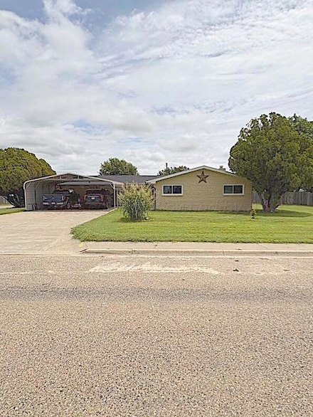 214 Cherry St, Darrouzett, TX 79024