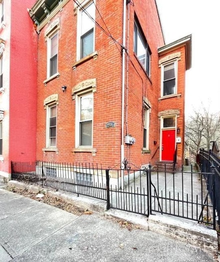 2259 Loth St, Cincinnati, OH 45219