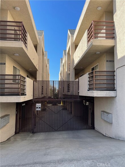 10115 Pinewood Ave Unit 102, Tujunga, CA 91042