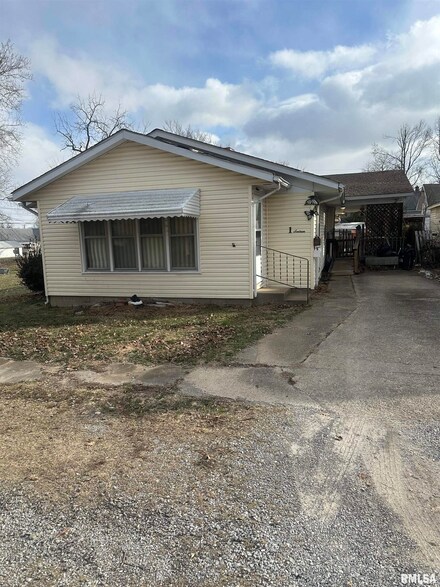 116 S 11th St, Herrin, IL 62948
