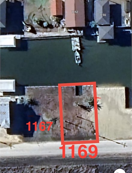1169 N Stingaree Dr, Crystal Beach, TX 77650