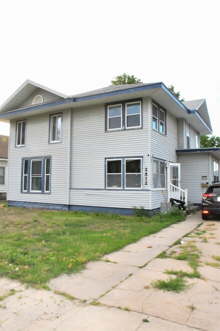 2512 16th St, Great Bend, KS 67530
