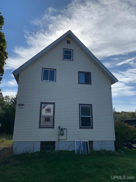 57408 Rockland St, Calumet, MI 49913