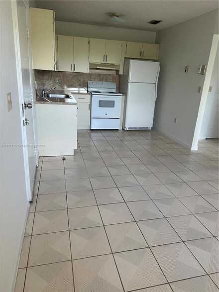 120 W 9th St Unit 205, Hialeah, FL 33010