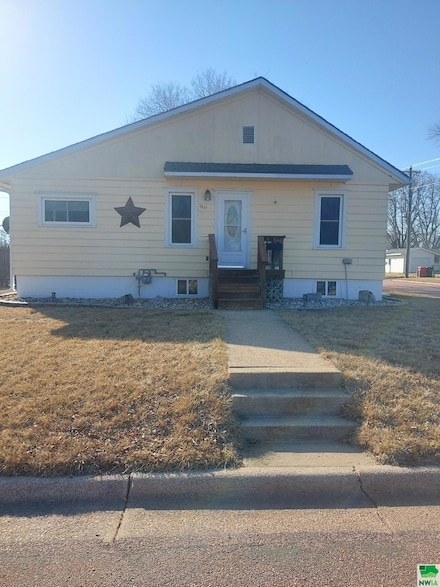 1717 College St, Yankton, SD 57078