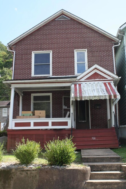 708 Temple St, Hinton, WV 25951