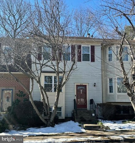 7874 Colonial Village Row, Annandale, VA 22003