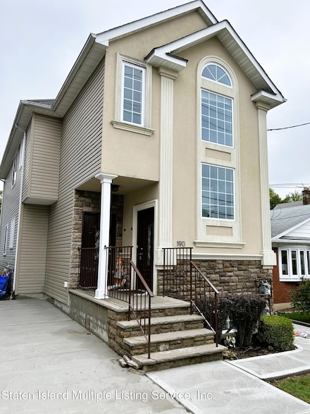190 Dixon Ave, Staten Island, NY 10303