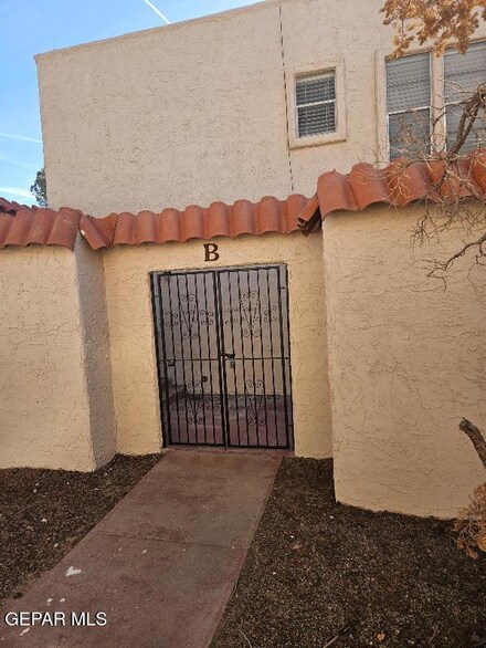 10620 Springwood Dr Unit B, El Paso, TX 79935