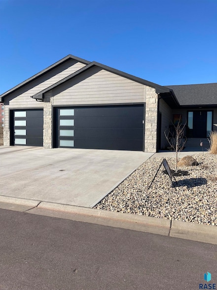 5510 W Rock Hill Place, Sioux Falls, SD 57107