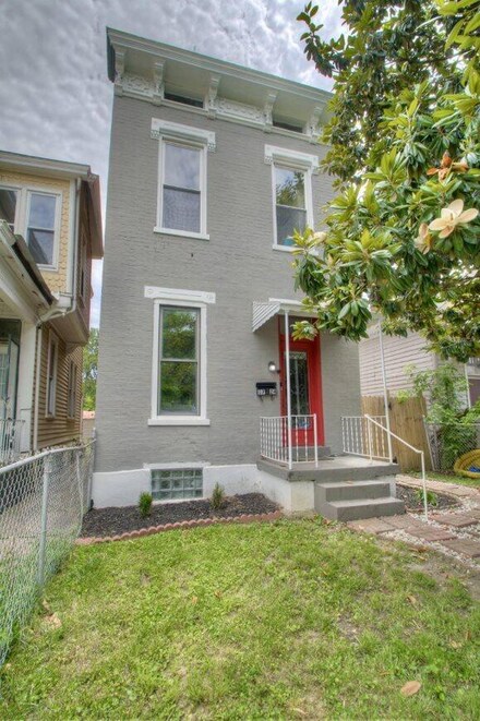 1724 Greenup St, Covington, KY 41011