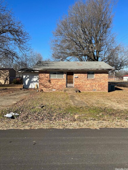 223 NE 5th St, Walnut Ridge, AR 72476