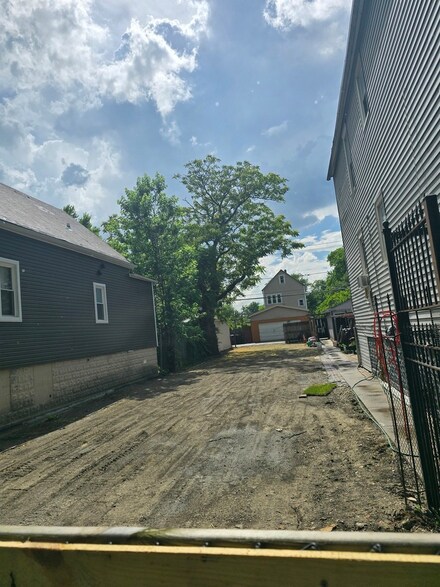 5226 S Loomis St, Chicago, IL 60609