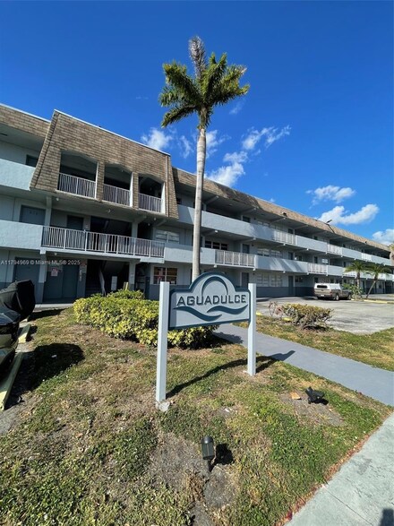 11195 SW 1st St Unit 314, Miami, FL 33174