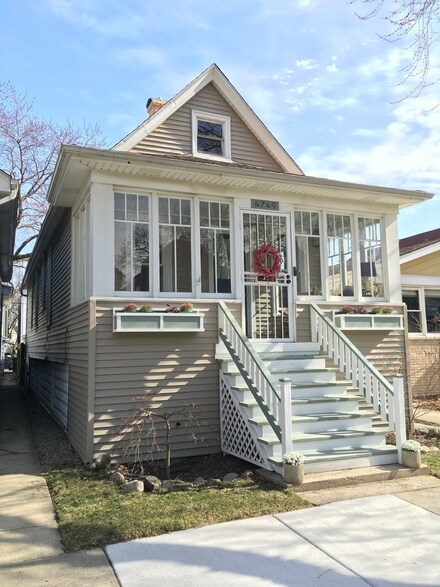 4749 N Kewanee Ave, Chicago, IL 60630