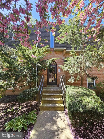 4000 Gypsy Ln Unit 247B2, Philadelphia, PA 19129