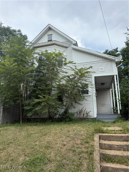 1811 3rd St SE, Canton, OH 44707