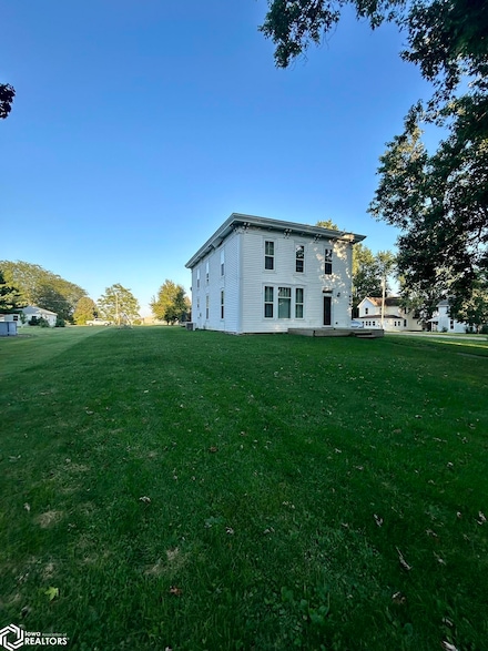 409 S Locust St, Winfield, IA 52659