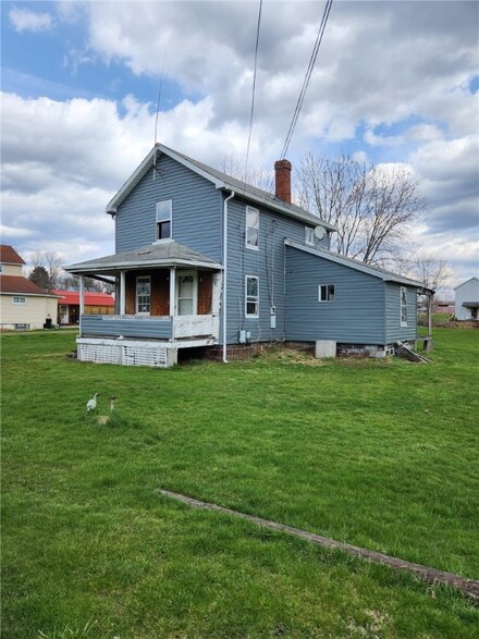 309 3rd St Unit 15618, Avonmore, PA 15618