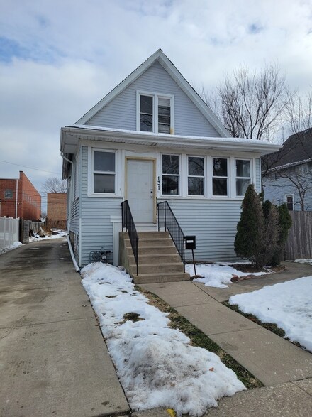 131 S 9th Ave, Maywood, IL 60153
