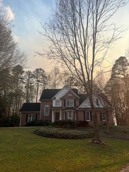 215 Harvest Ln, Boiling Springs, SC 29316
