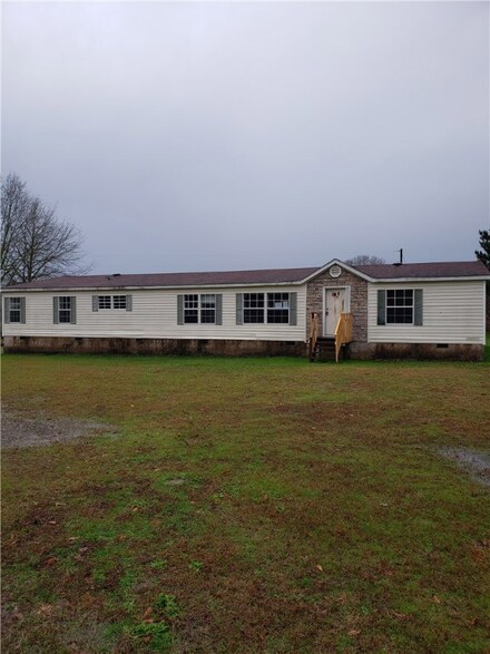 734 Clearview Rd, Notasulga, AL 36866