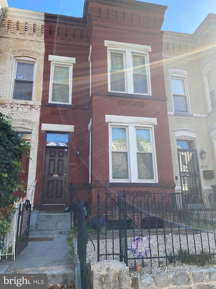 833 11th St NE, Washington, DC 20002