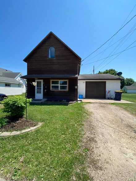 615 W Woodburn St, Lake City, MN 55041