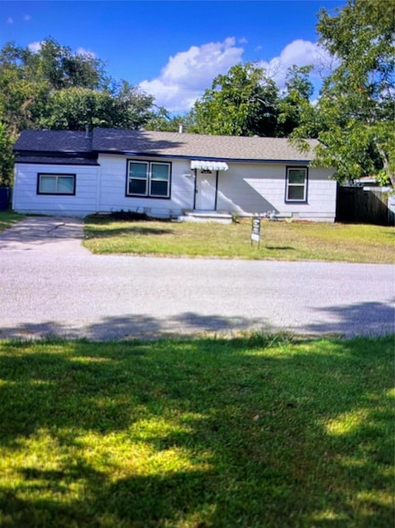 303 E 7th St, Kaufman, TX 75142