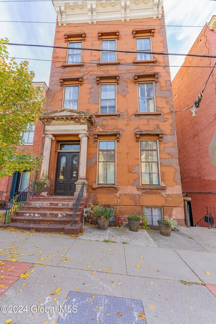 49 Ten Broeck St, Albany, NY 12210